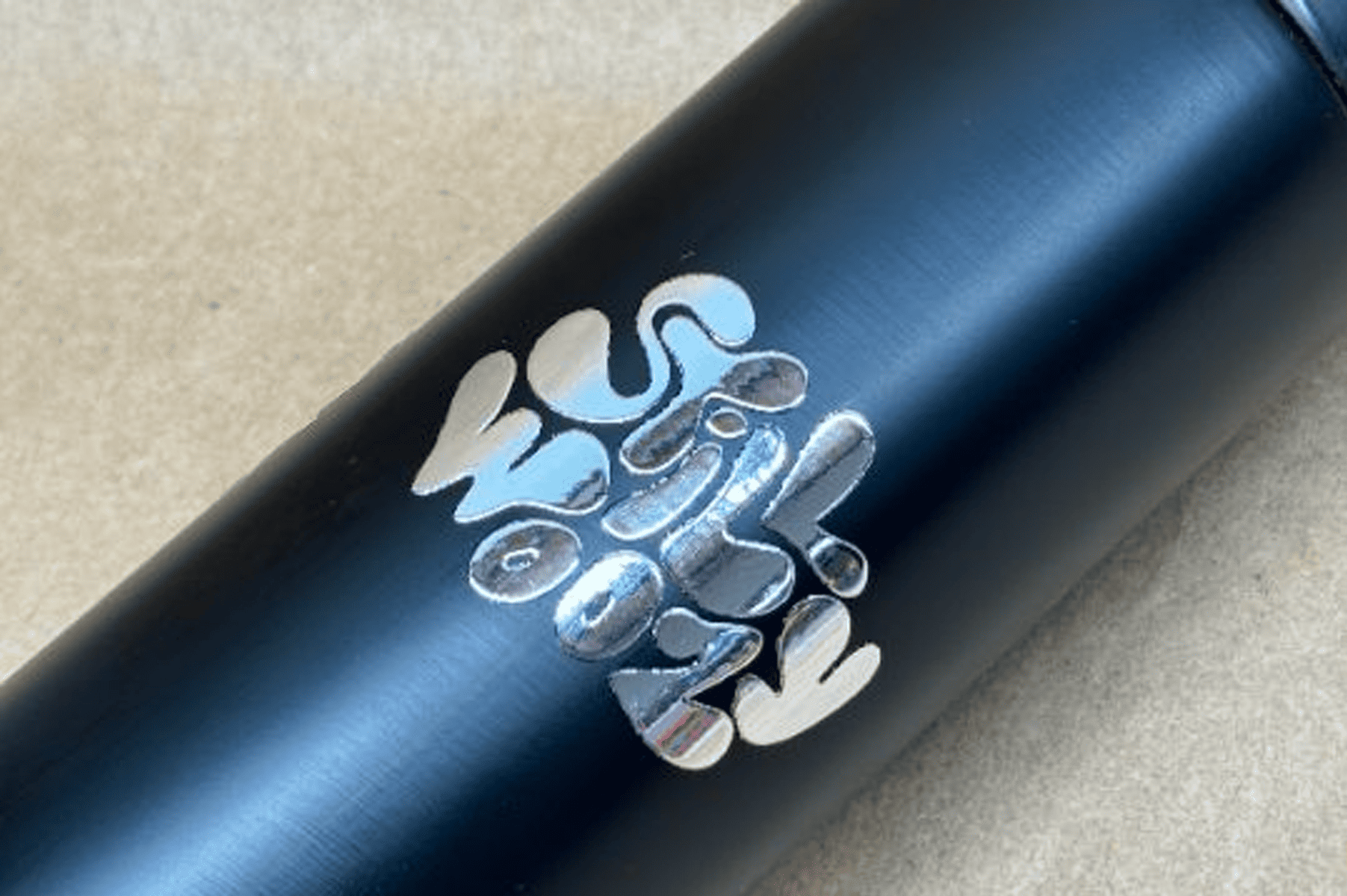 Глянцевая наклейка с серебром