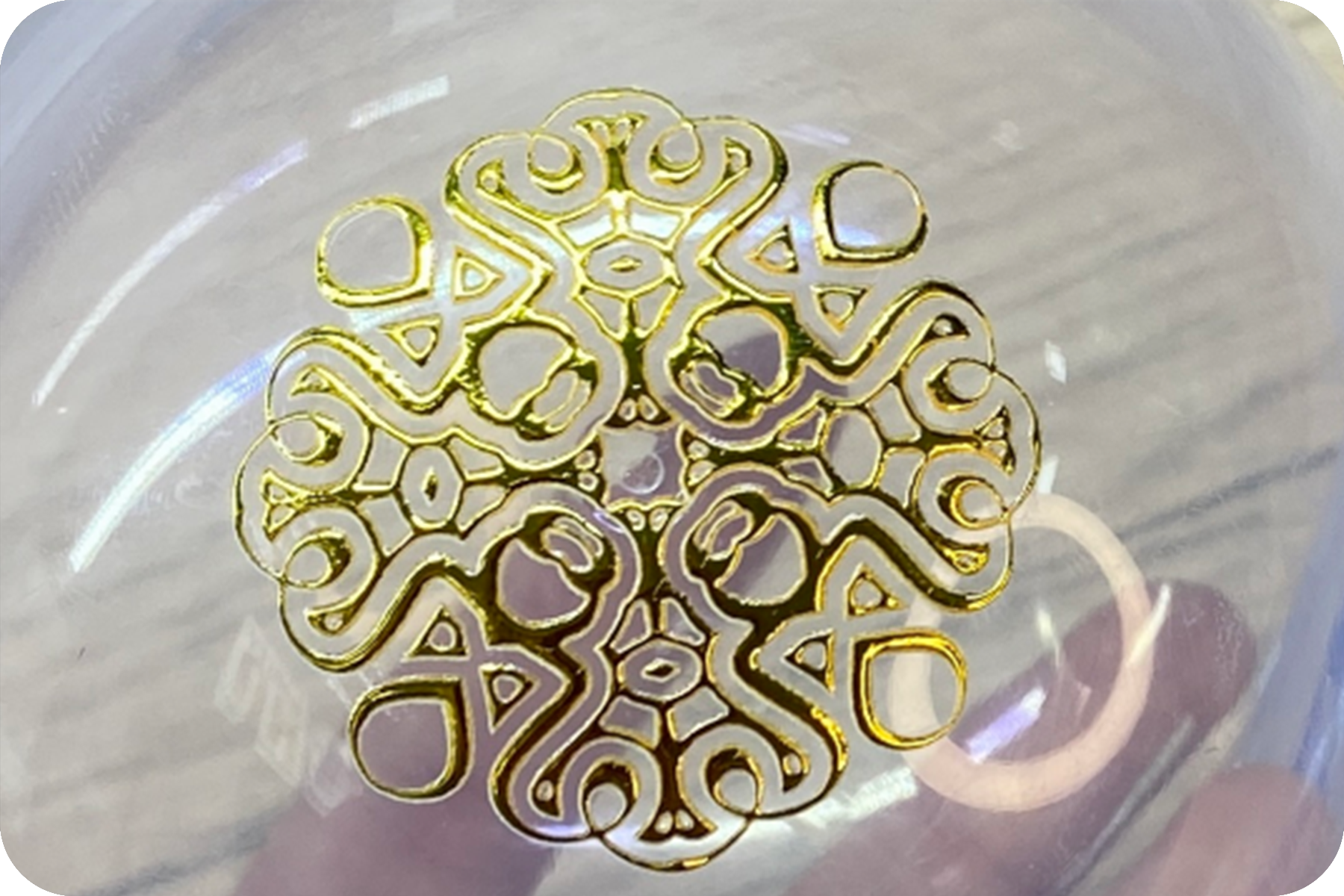 UV DTF печать с глянцевой золотой пленкой