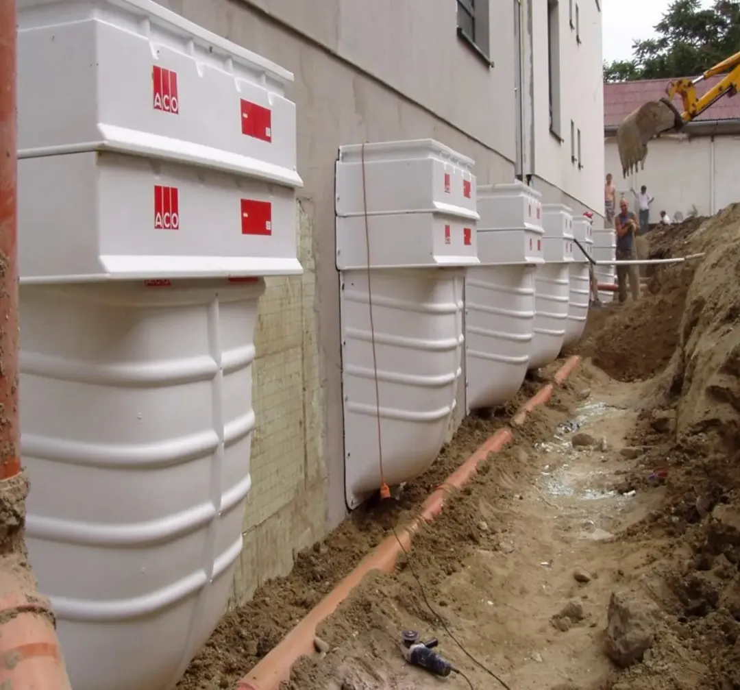 защита подвальных окон