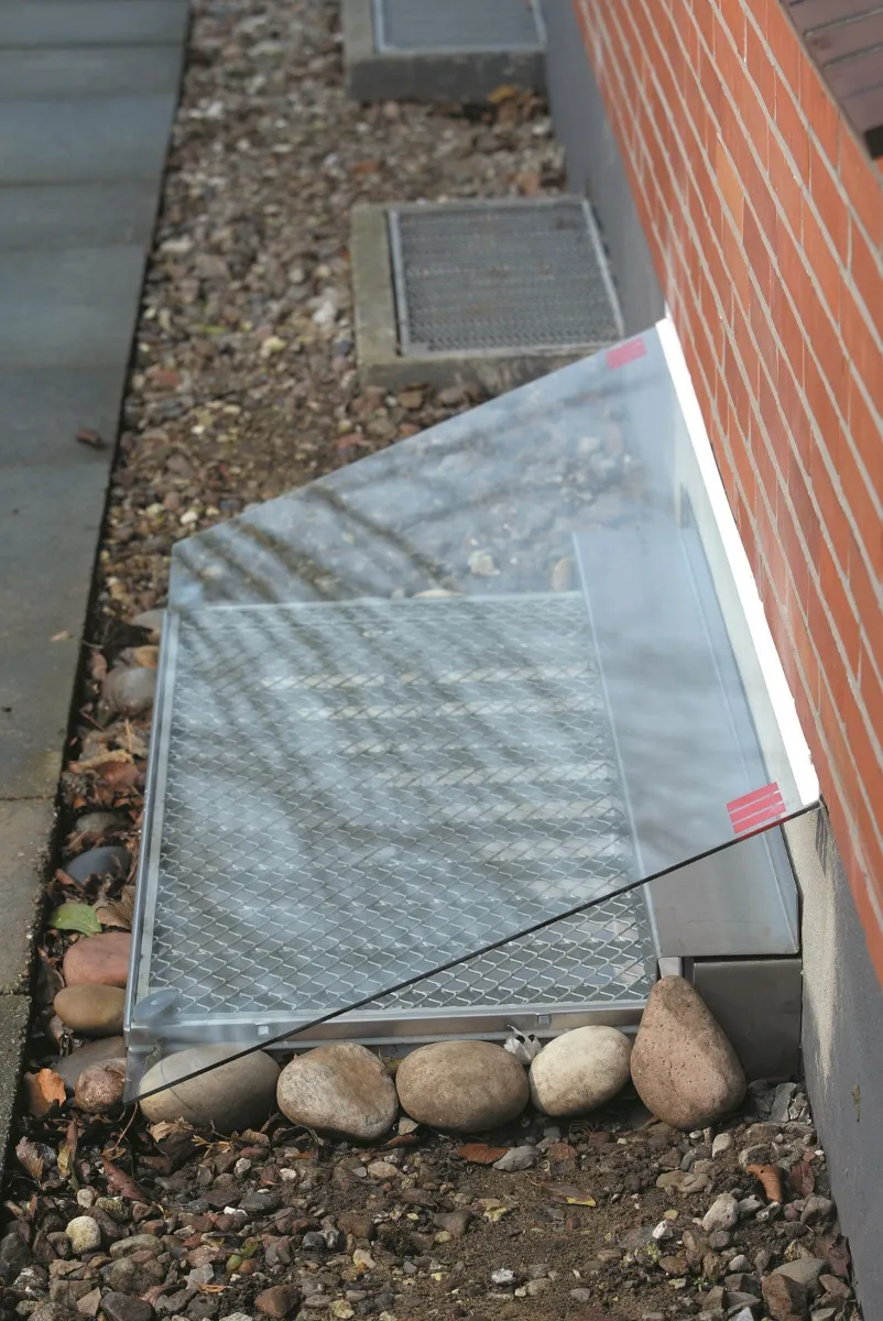 Световой приямок подвала