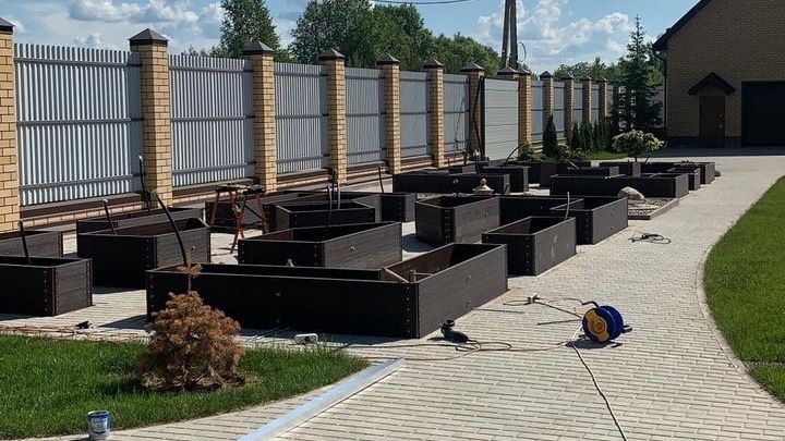 Угловой шарнир и усиленный борт грядки из ДПК 300 мм