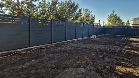 Заборы из ДПК на участке GreenDecks фото