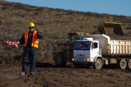 доставка песка и щебня
